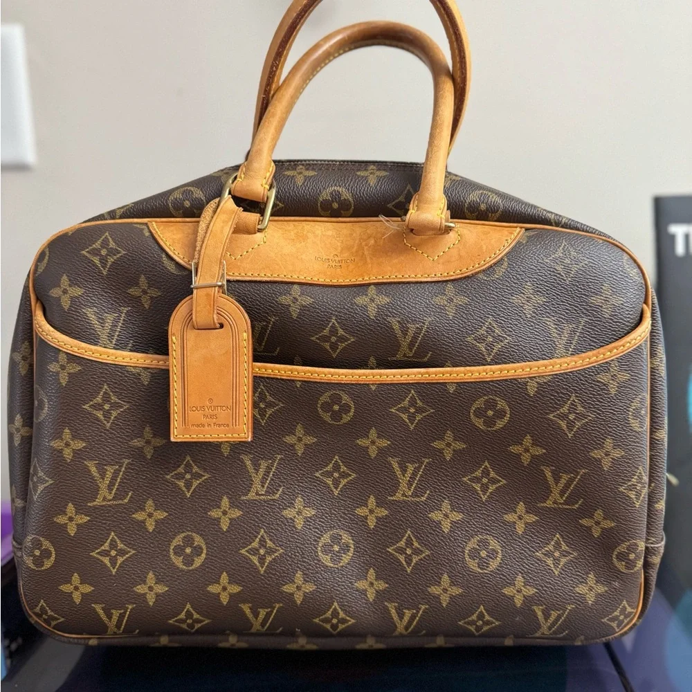 Vintage Classic: Louis Vuitton Deauville Handbag